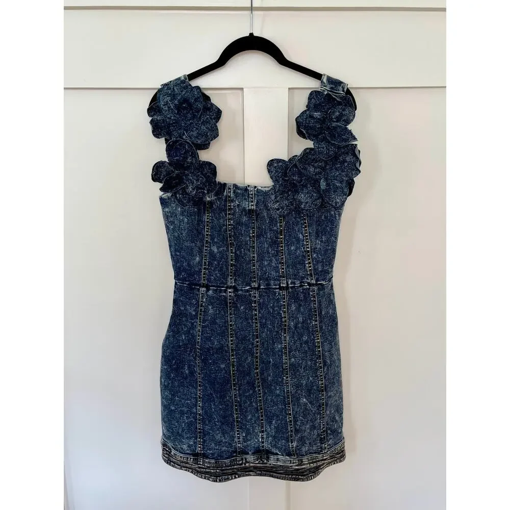 NEW NWT Elliatt Camila Denim Mini Dress Blue Size Medium - Picture 2 of 6